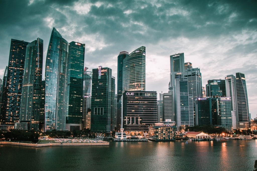 新加坡是全球离岸财富管理中心，金融市场
